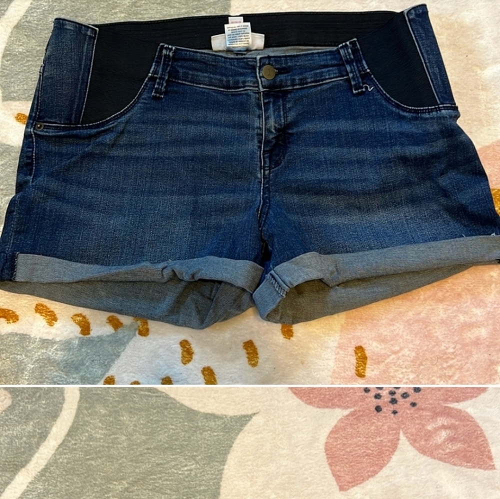 Maternity shorts
